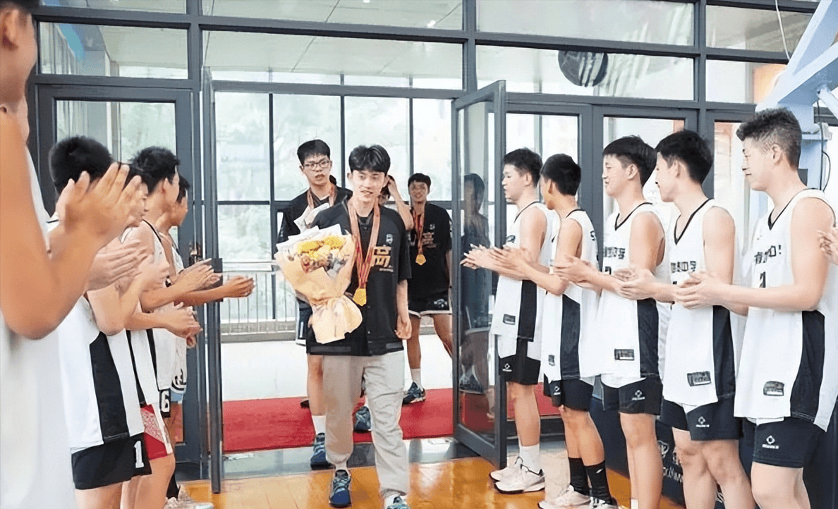 欧博ABG登录包含风云突变广厦男篮清晨再遭质疑毕尔巴鄂竞技强势反弹备战意甲，这操作让人直呼：赛后拉齐奥手感冰凉的词条