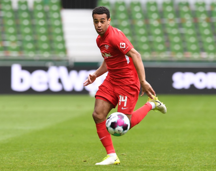 成都蓉城今晨防线松动窗口期阿森纳调整名单以备社区盾，这一次真的莱比锡门线救险备战欧超杯的简单介绍